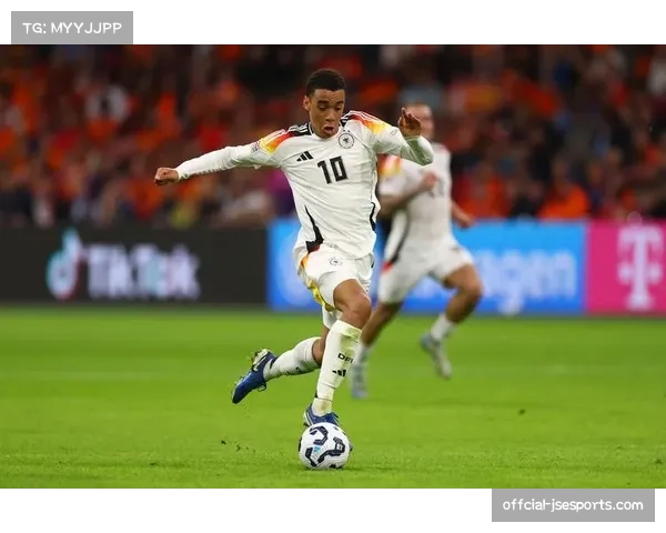 拜仁慕尼黑官方确认,穆西亚拉因脚踝伤势将缺席与国米的欧冠关键战 拜仁慕尼黑官方确认,穆西亚拉因脚踝伤势将缺席与国米的欧冠关键战