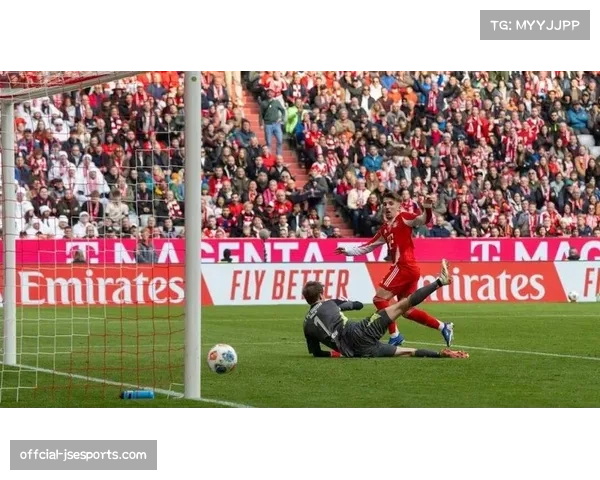 实时热点图显示,拜仁为扳平总比分大幅前压,后场留出巨大转换进攻空间 实时热点图显示,拜仁为扳平总比分大幅前压,后场留出巨大转换进攻空间